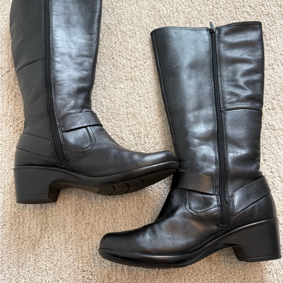 Clarks Women's Black Zip Up Dream Faux Leather Riding Boots Size 8 1/2M EUC - Picture 2 of 13